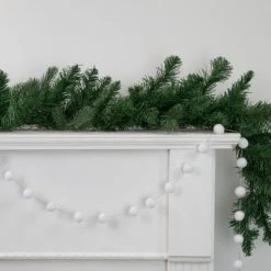 Northlight 9' White Plush Snowball Christmas Garland