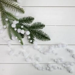 Northlight 4' White Plush Snowball Christmas Garland
